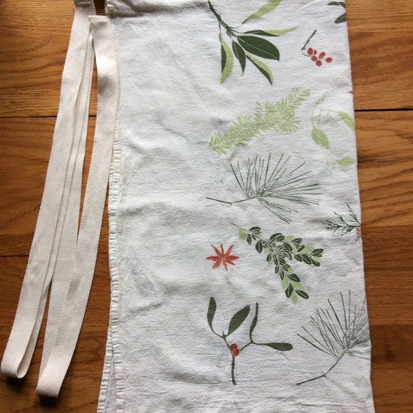 Broughs+Berries Bistro Apron 🌿🌱 - Picture 5 of 13